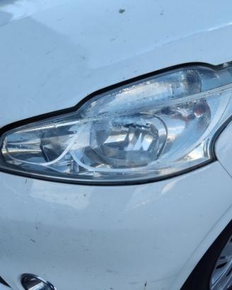 Proiettore sinistro PEUGEOT 208 del 2012