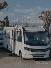 WEINSBERG CARACORE 700 MEG - 2021 - FULL OPTIONAL