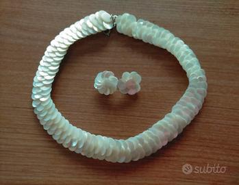 Girocollo e orecchini madreperla 