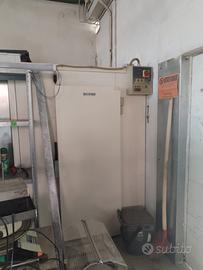 Cella a frigo 2x1,5x2 m - già smontata da ritirare