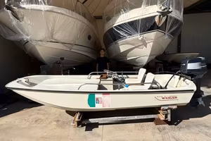Boston Whaler 13 con motore Yamaha 25 top 700 2T