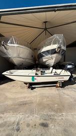 Boston Whaler 13 con motore Yamaha 25 top 700 2T