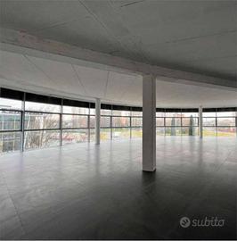 Immobile di 335 m² con più di 5 locali a Carpi