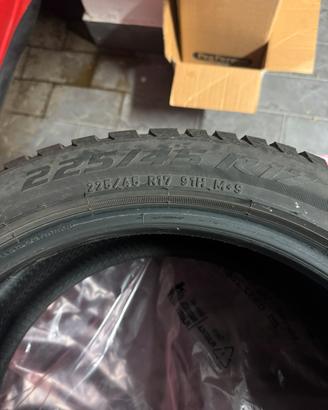 Treno Gomme Invernali Pirelli 225/45 R17