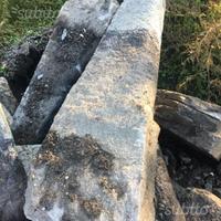 Paracarri in pietra antichi