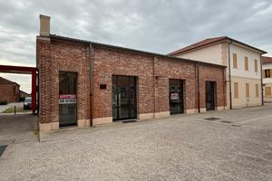 Negozio zona centralissima piazzola sul