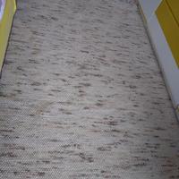 tappeto in lana beige chiaro