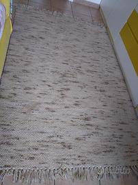 tappeto in lana beige chiaro