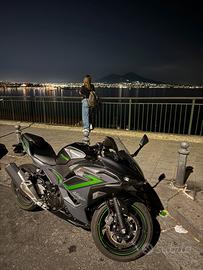 Kawasaki ninja 500 se