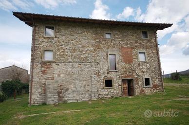 Casale da ristrutturare a Buiano - Poppi (AREZZO)