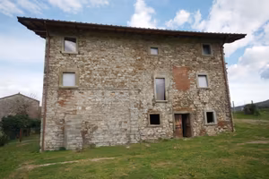 Casale da ristrutturare a Buiano - Poppi (AREZZO)