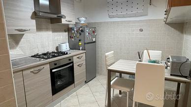Cucina completa di elettrodomestici