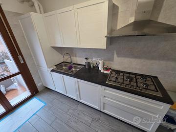 Cucina completa di elettrodomestici