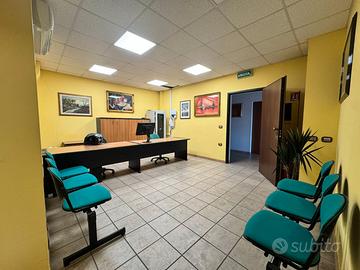 Viale Porto Torres Ampio e Luminoso Ufficio