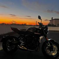 Triumph Trident 660 – Black Sapphire –