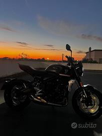 Triumph Trident 660 – Black Sapphire –