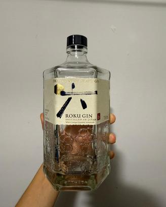 Bottiglia vuota Roku Gin
