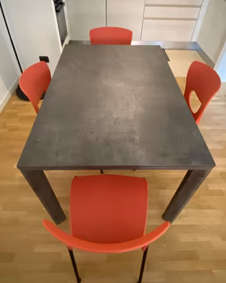 Tavolo allungabile e sedie