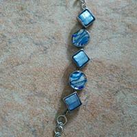 Bracciale con pietre blu