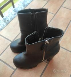Stivaletti donna con tacco e plateau 
