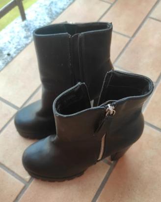 Stivaletti donna con tacco e plateau 