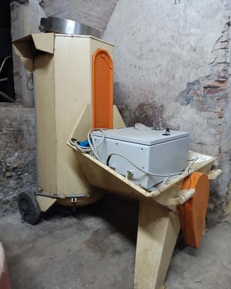 damigiane e gramola per vendemmia 
