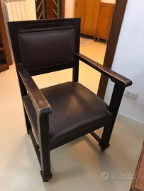 Sedia in pelle con braccioli