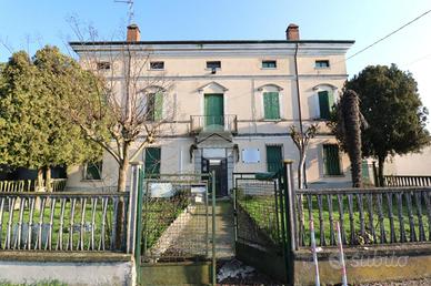 6 LOCALI A CASTELBELFORTE