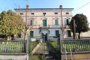 6 LOCALI A CASTELBELFORTE