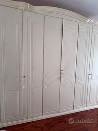 Armadio in legno massello a 6 ante