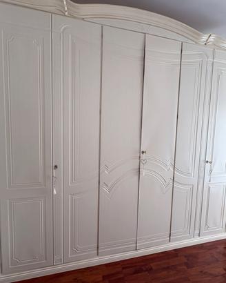 Armadio in legno massello a 6 ante