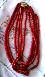 Sontuosa collana in radice di corallo