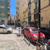 NEGOZIO A NAPOLI