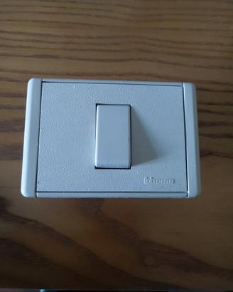 Serie di interruttori e prese varie B-Ticino