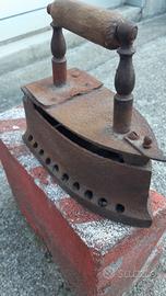 Ferro da stiro molto vecchio PARTICOLARE 