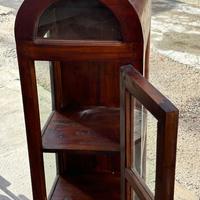 Vetrina  antica in legno . Una vera chicca