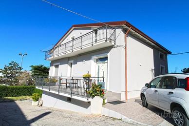 CASA INDIPENDENTE A MONTE URANO