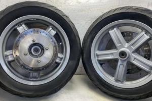 yamaha XMax, XC300 cerchi e dischi , piu pneumatic