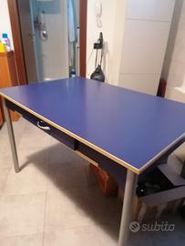 tavolo blu