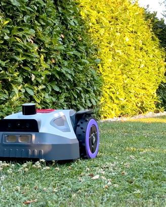 Robot tagliaerba