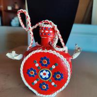 piccola fiaschetta rivestita di cuoio rosso