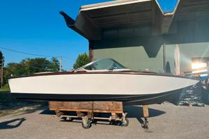 Motoscafo in legno
