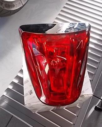 Faro posteriore Vespa Primavera Sprint 642946