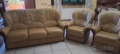 divano e 2 poltrone in pelle  