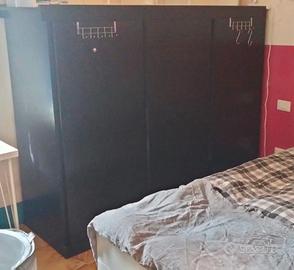 Armadio in frassino blu scuro