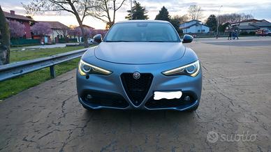 STELVIO WRAPPATA GRIGIO OPACO SATINATO 210CV  Q4