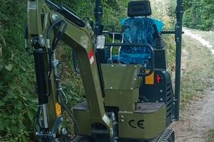 Miniescavatore 12 QL con molti accessori