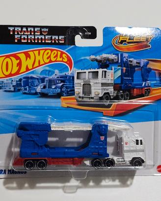 Hot Wheels Ultra Magnus, Transformers.