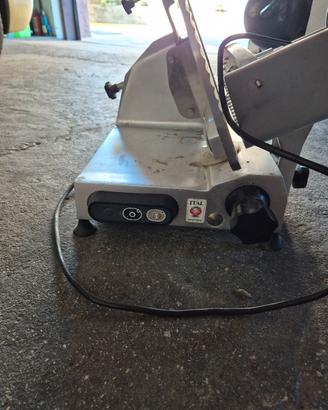 affetatrice ital 220  volt 