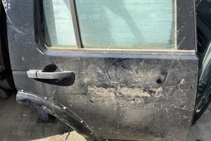 Porta post dx land rover discovery